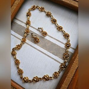 Vintage Detailed Quality Rose 23" Necklace.